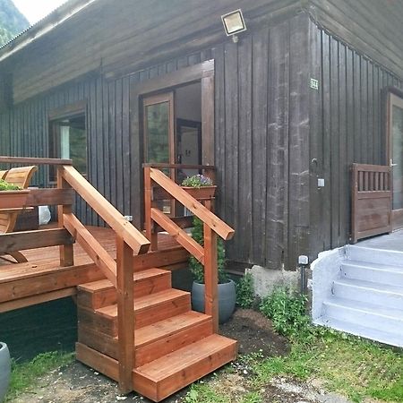 Chalet 8 Personnes + Grand Terrain Et Riviere Entremont Esterno foto