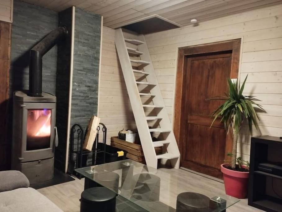 Chalet 8 Personnes + Grand Terrain Et Riviere Entremont Esterno foto
