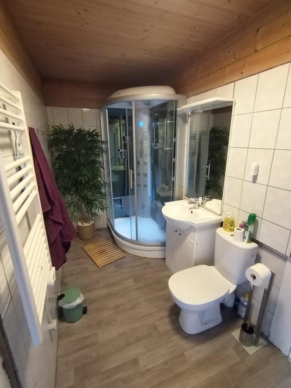 Chalet 8 Personnes + Grand Terrain Et Riviere Entremont Esterno foto