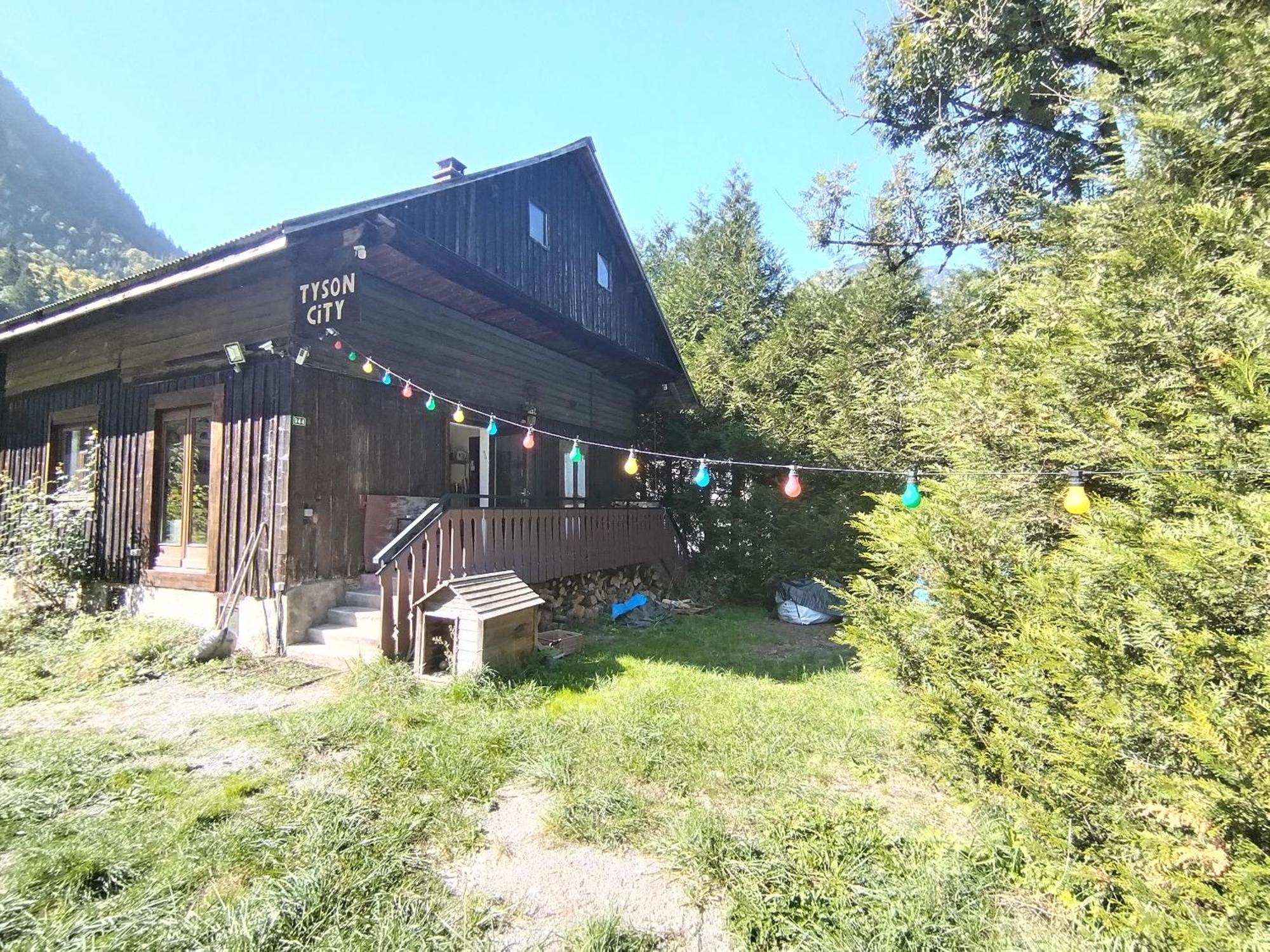 Chalet 8 Personnes + Grand Terrain Et Riviere Entremont Esterno foto