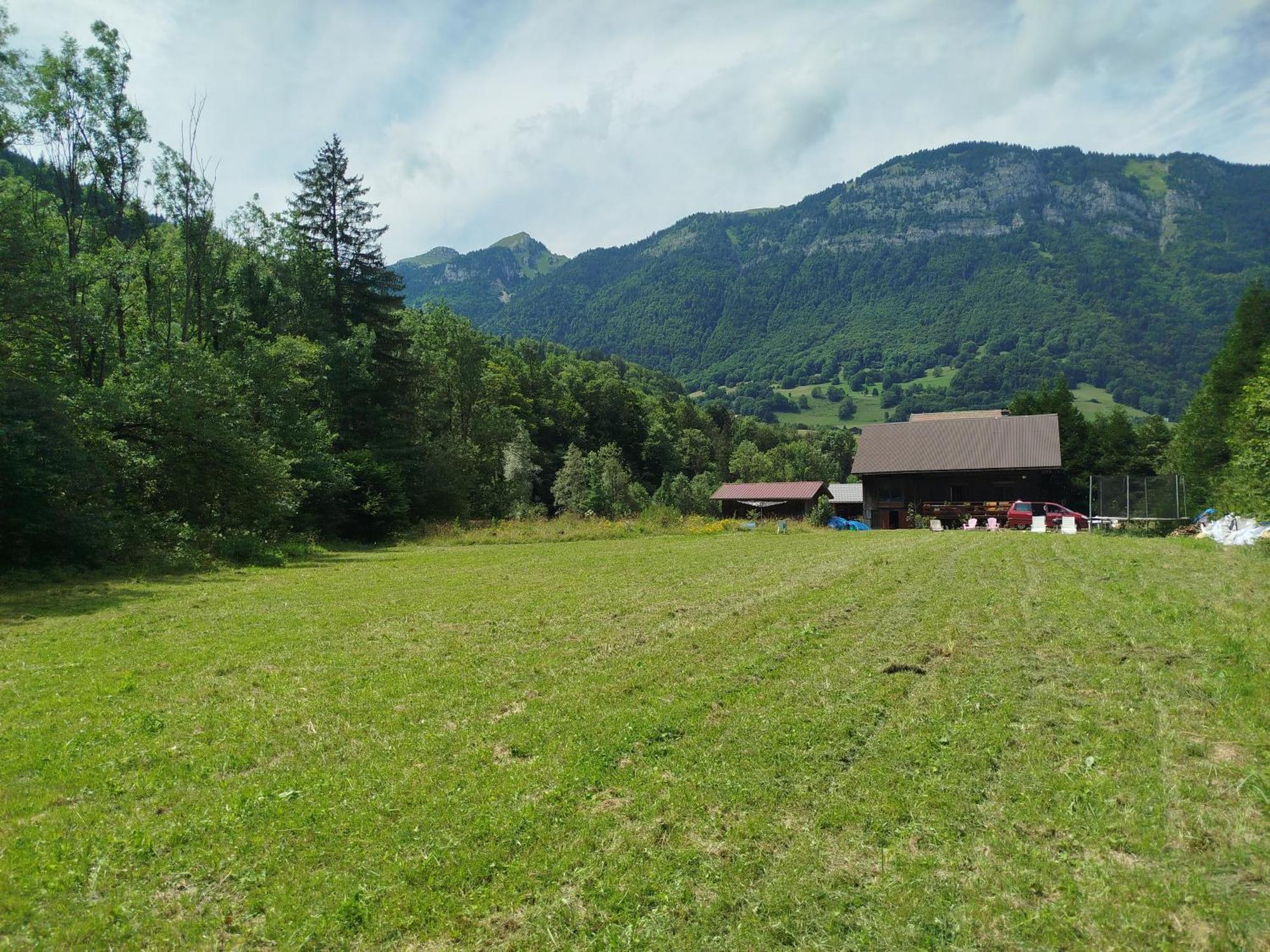 Chalet 8 Personnes + Grand Terrain Et Riviere Entremont Esterno foto